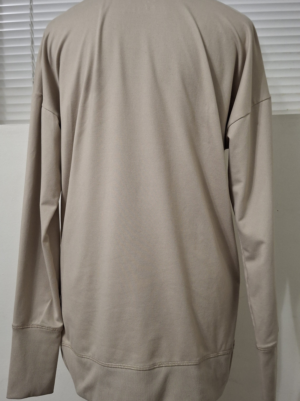 Bench. Women’s Beige Crewneck Pullover Sweatshirt with Thumbholes – Size Small - Picture 5 of 6